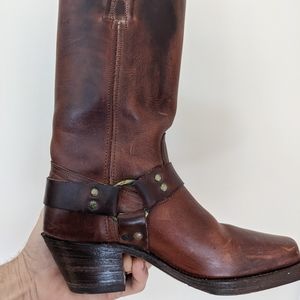 Great condition Frye Harness leather boots